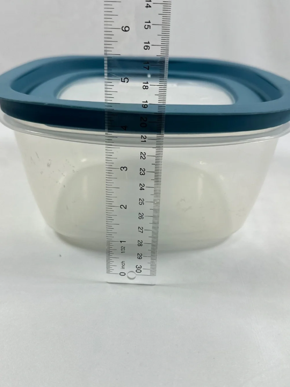 XLarge Rubbermaid Food Storage Container with Blue Lid 14 Cups, 3.3 Liter 7J69 7